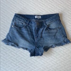 Jean shorts with ruffles